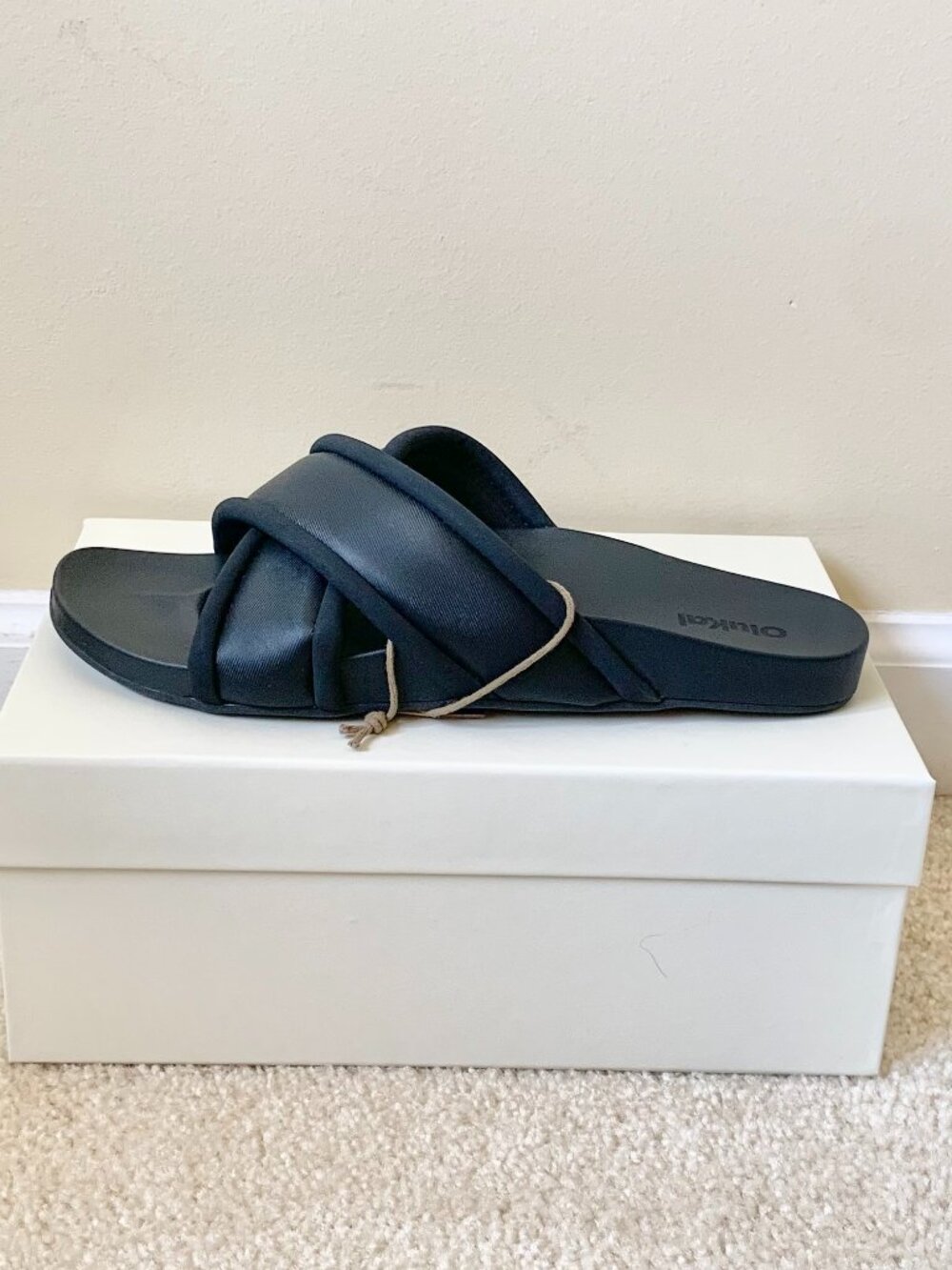 NWT Olukai Ani Black Water Resistant Crisscross Slide Sandals, Size 9 - Picture 4 of 11